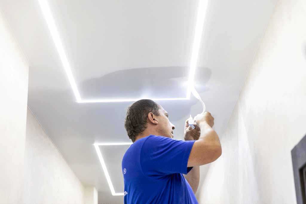 <p><span style="font-weight: 700;">Натяжные потолки</span></p>